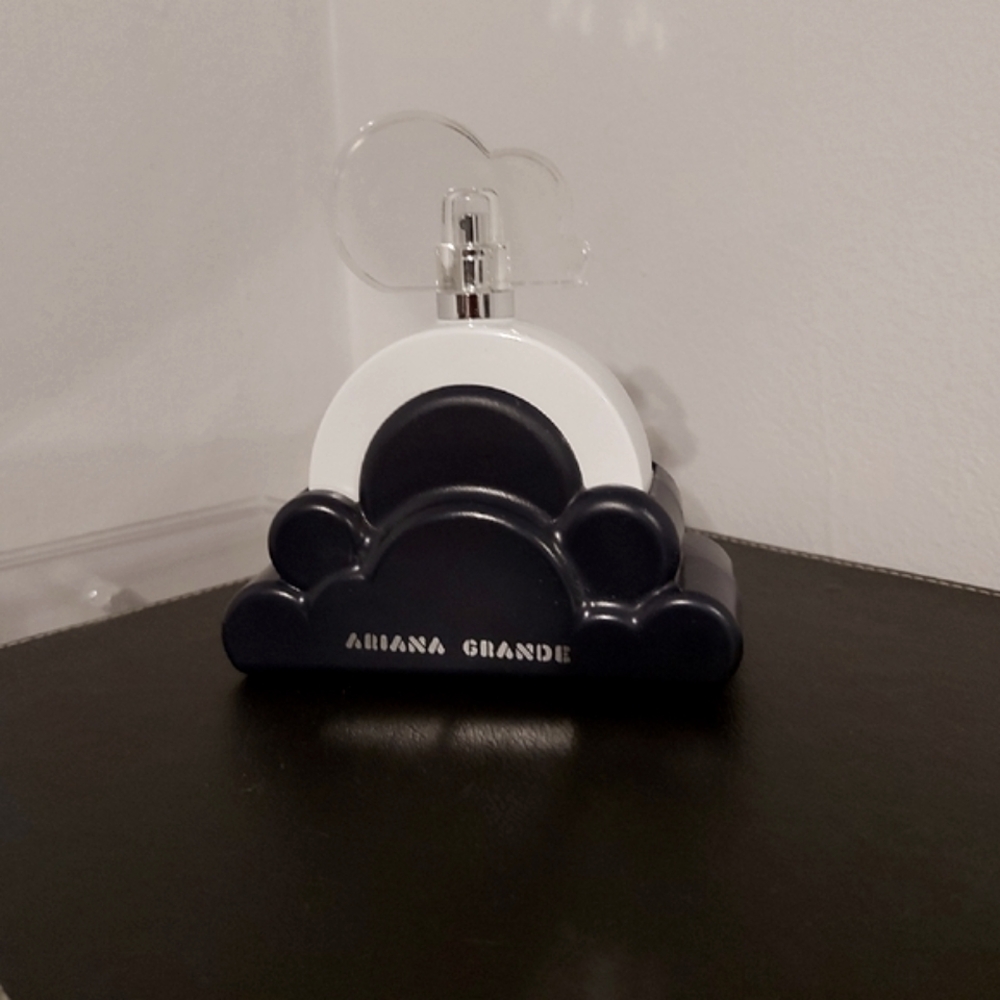 Ariana Grande Perfume in Cloud